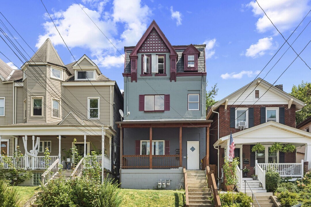 926 Portland St in Pittsburgh, PA - Foto de edificio