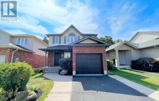 120 Rush Meadow St in Kitchener, ON - Building Photo