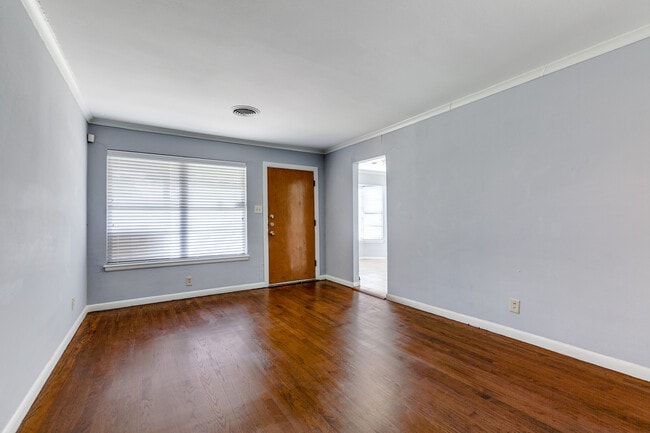 6517 E Mockingbird Ln in Dallas, TX - Building Photo - Building Photo