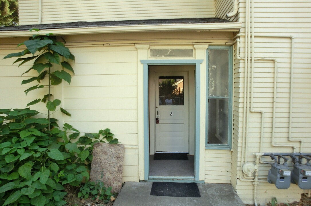 807 NW 5th St in Grants Pass, OR - Building Photo