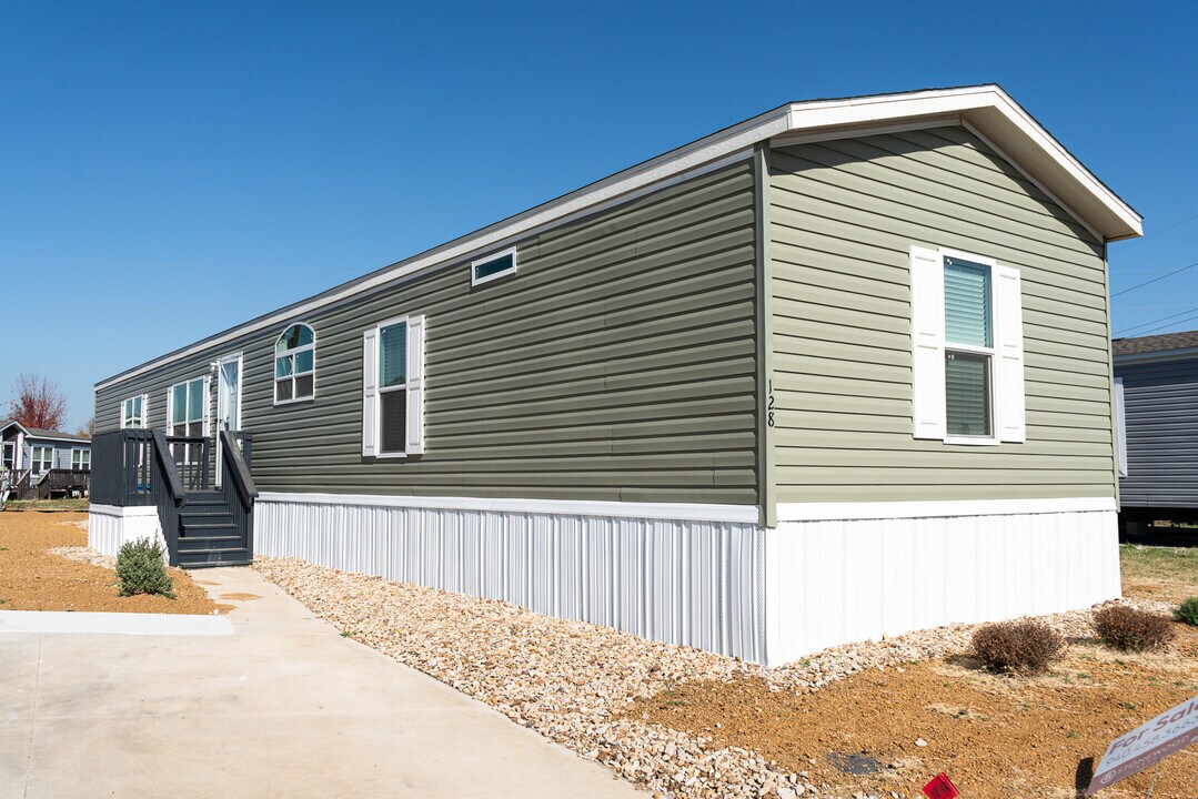 128 Ponderosa Way in Sanger, TX - Building Photo