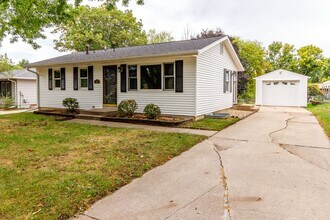 321 Rockwell Ave in Ames, IA - Foto de edificio - Building Photo