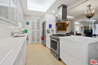 9303 Burton Wy in Beverly Hills, CA - Building Photo - Building Photo