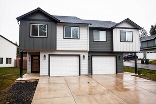 217 Oak St in Winlock, WA - Building Photo