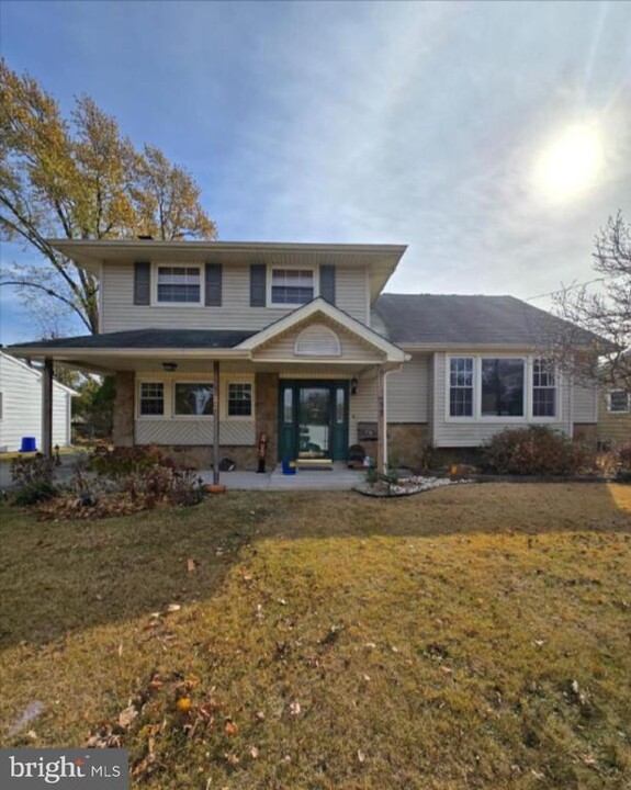 33 Fairmount Dr in Glassboro, NJ - Building Photo