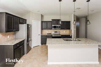 853 Wylie St in Crowley, TX - Foto de edificio - Building Photo