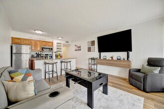 2506 N Rocky Point Dr in Tampa, FL - Foto de edificio - Building Photo