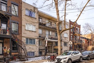 Chateau Des Érables in Montréal, QC - Building Photo