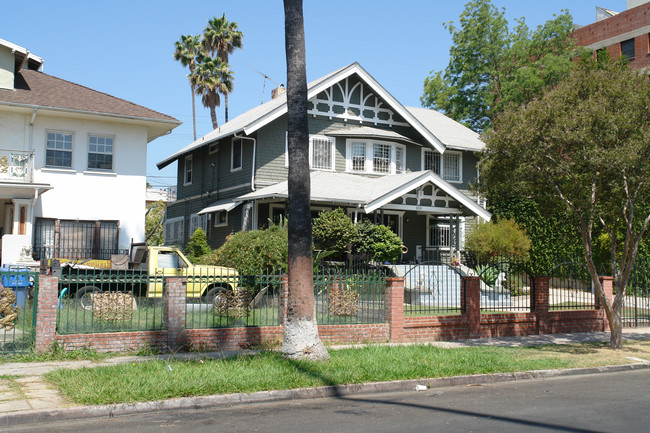 939 Magnolia Ave in Los Angeles, CA - Building Photo - Building Photo