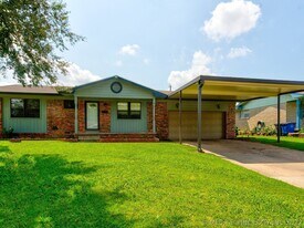 10208 E 7th St in Tulsa, OK - Building Photo