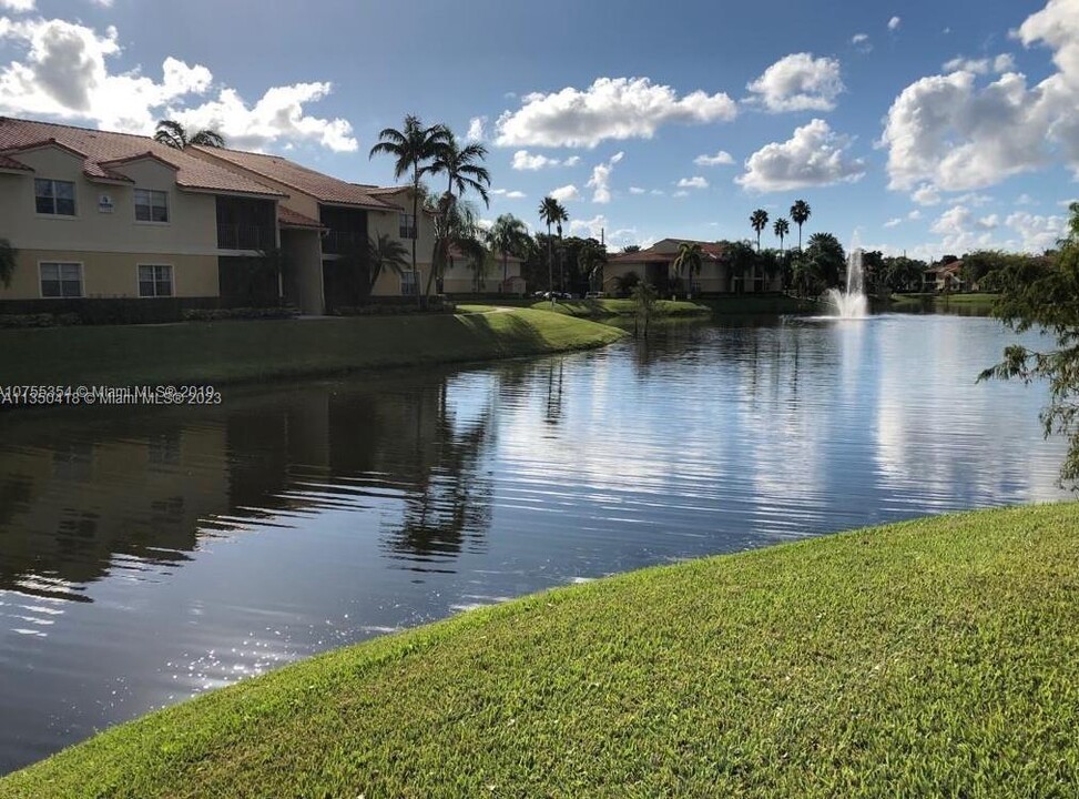1237 SW 46th Ave, Unit 803 in Pompano Beach, FL - Foto de edificio