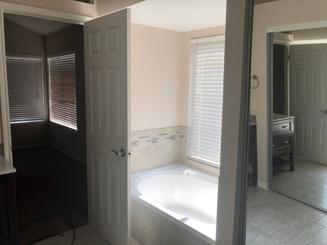 8223 Cooks Point in San Antonio, TX - Building Photo - Building Photo