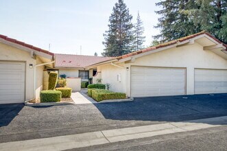 1538 W Herndon Ave in Fresno, CA - Foto de edificio - Building Photo