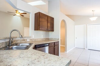 142 Woodbury Pines Cir in Orlando, FL - Foto de edificio - Building Photo