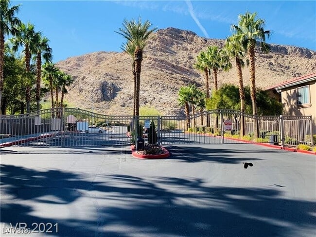 3355 Cactus Shadow St in Las Vegas, NV - Building Photo - Building Photo