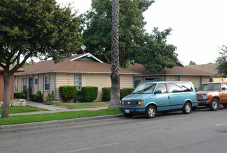 183 W Guinida Ln in Anaheim, CA - Building Photo - Building Photo