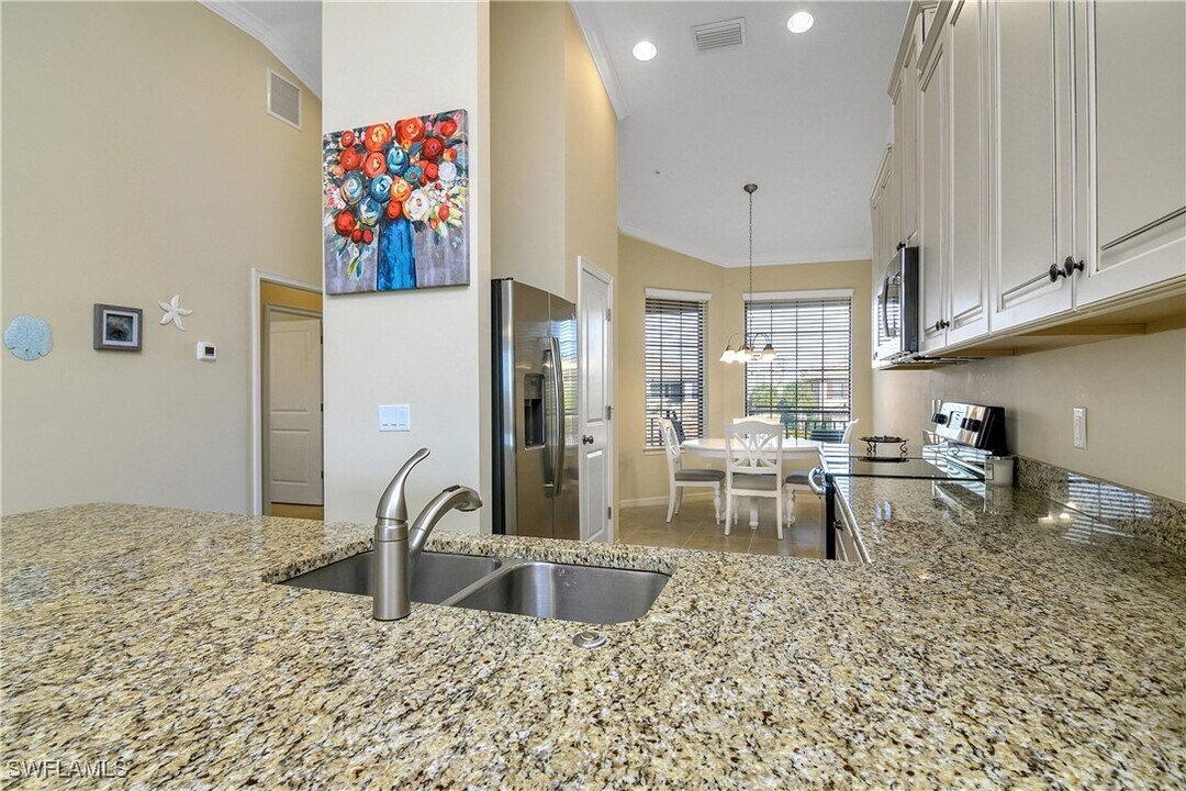 9440 Benvenuto Ct in Naples, FL - Building Photo