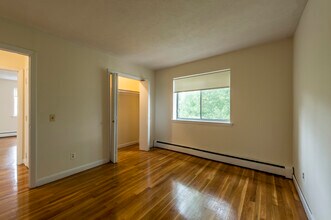 12 Pratt St, Unit 8B in Boston, MA - Building Photo - Building Photo