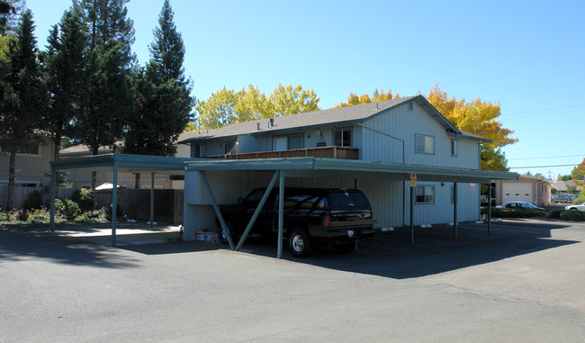 42 Lark Center Dr in Santa Rosa, CA - Building Photo - Building Photo