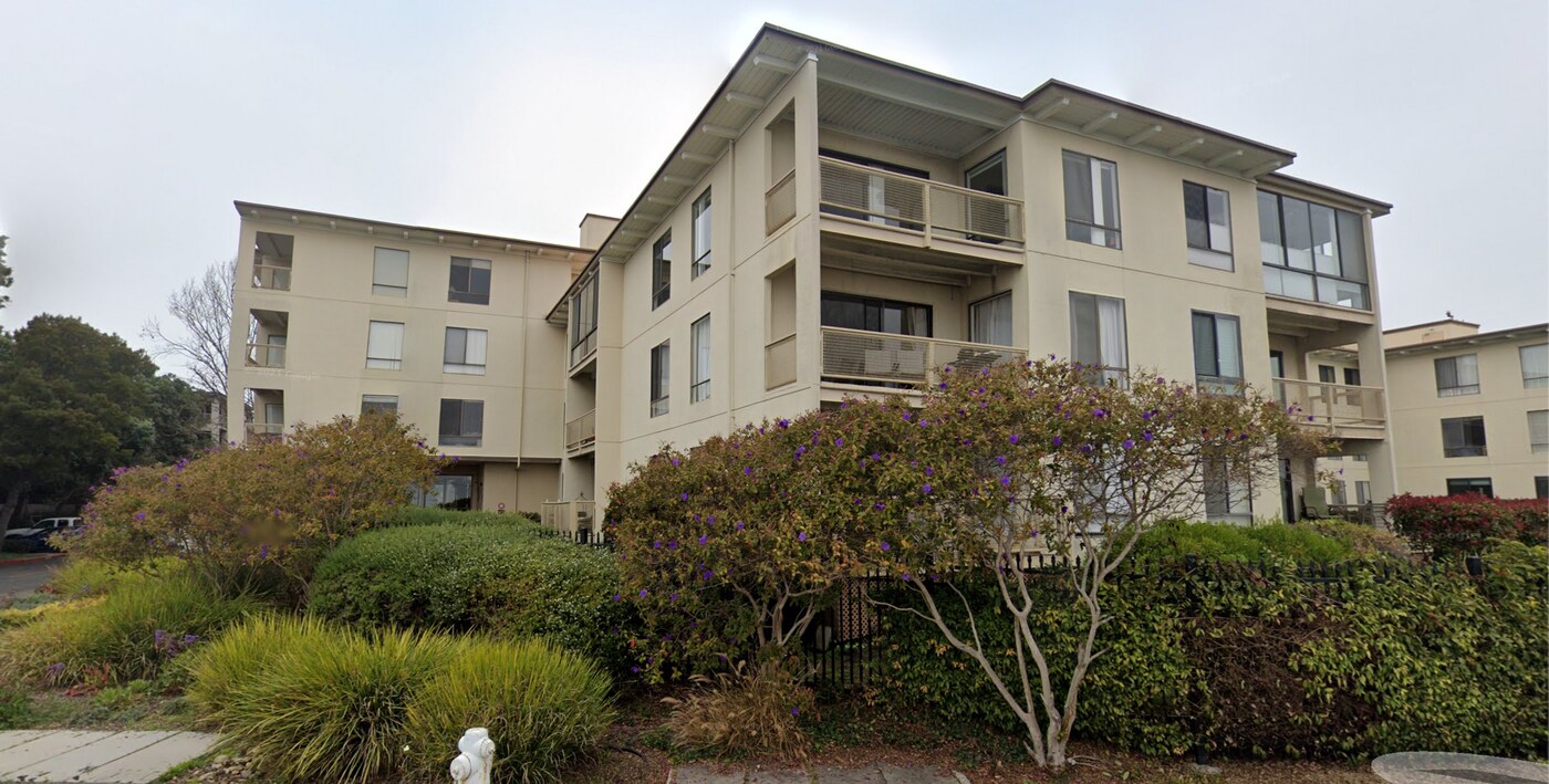 4 Admiral Dr, Unit 328 in Emeryville, CA - Foto de edificio