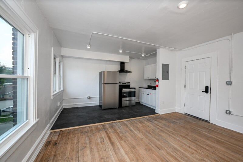 1384 W 83rd St, Unit 404 in Cleveland, OH - Building Photo