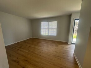 732 Montclair Dr in Wilmington, NC - Building Photo - Building Photo