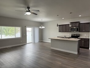 817 Mission Oaks Dr in Billings, MT - Building Photo - Building Photo