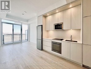 20-2620 Inn On The Pk Dr in Toronto, ON - Building Photo - Building Photo