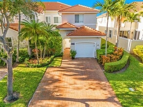 1546 Yellowheart Way in Hollywood, FL - Building Photo - Building Photo