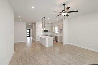 12805 Stanford Dr in Austin, TX - Building Photo - Building Photo