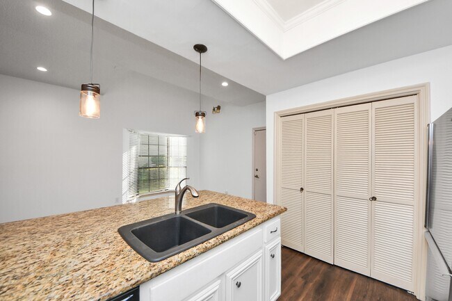 property at 800 Country Pl Dr