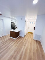 112 Longfield Ct in East Brunswick, NJ - Building Photo