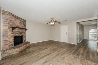 521 Annapolis Dr, Unit 172 in Fort Worth, TX - Building Photo - Building Photo