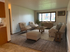 Prairie Point in West Fargo, ND - Building Photo