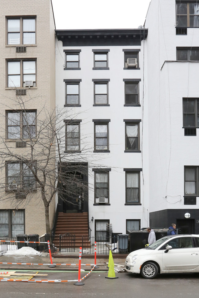 309 W 29th St in New York, NY - Building Photo - Building Photo