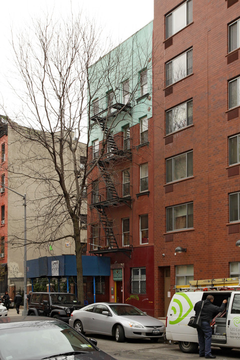 292 E Third St in New York, NY - Building Photo