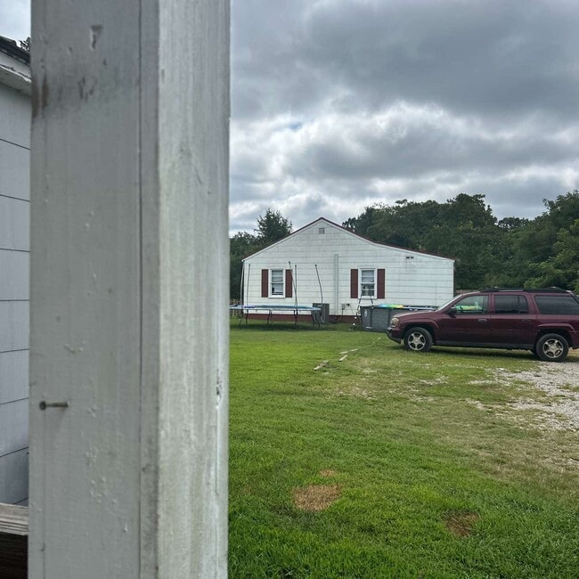 6670 Walnut Cove Rd in Walkertown, NC - Building Photo - Building Photo