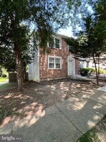 8156 Dark Den Cir in Springfield, VA - Building Photo