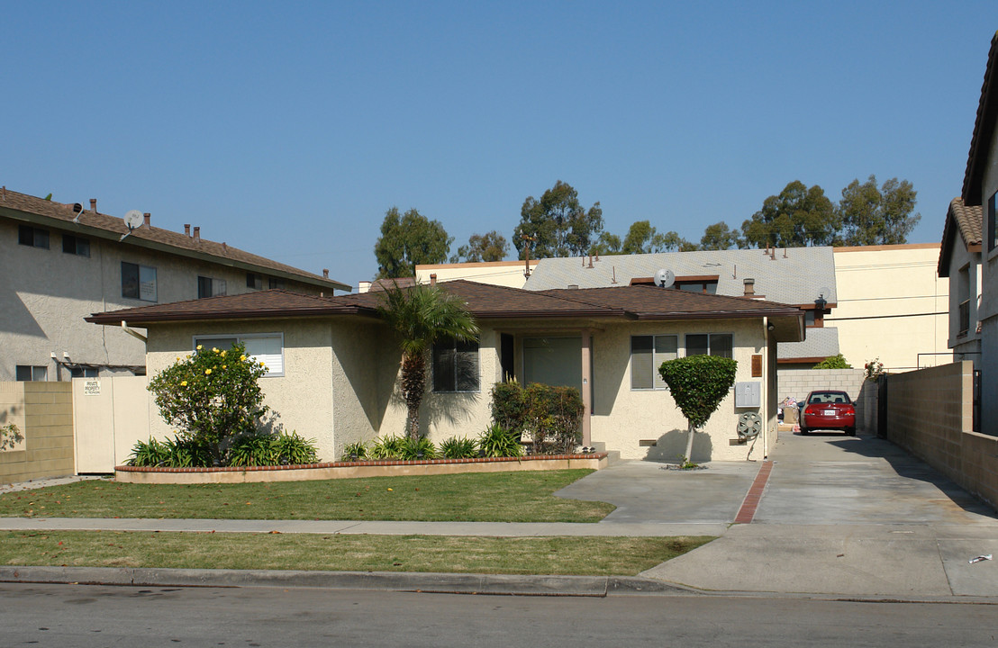 4301-4305 Green Ave in Los Alamitos, CA - Foto de edificio