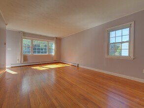 24 Larchmont Terrace in Groton, CT - Foto de edificio - Building Photo
