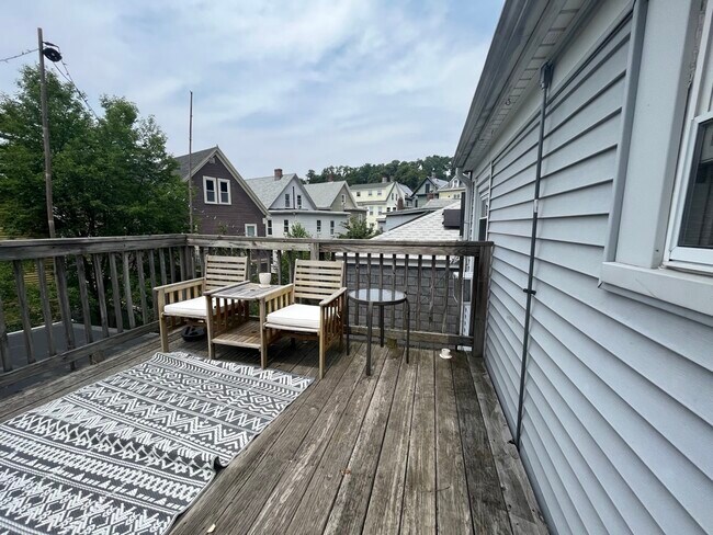 8 Homer Sq, Unit 2 in Somerville, MA - Foto de edificio - Building Photo