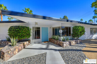 1112 N Avenida Caballeros in Palm Springs, CA - Building Photo - Building Photo