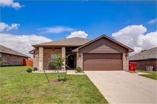 108 New Haven St in Farmersville, TX - Building Photo