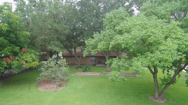 property at 1410 E Houston St