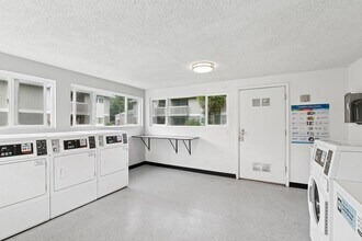 Sequoia Apartments in Springfield, OR - Building Photo - Building Photo