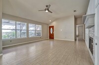 15 N Rushwing Cir in Spring, TX - Foto de edificio - Building Photo