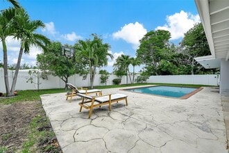 2432 SE 13th St in Pompano Beach, FL - Building Photo - Building Photo