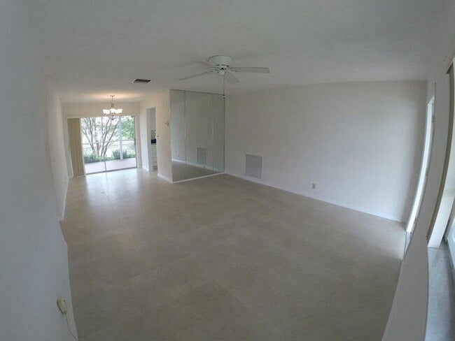 4610 NW 47th St in Tamarac, FL - Building Photo - Building Photo