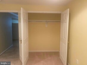 8050 Settle Ct, Unit B in Waldorf, MD - Foto de edificio - Building Photo