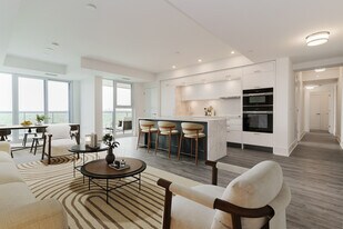 10 Inn On The Pk Dr in Toronto, ON - Building Photo